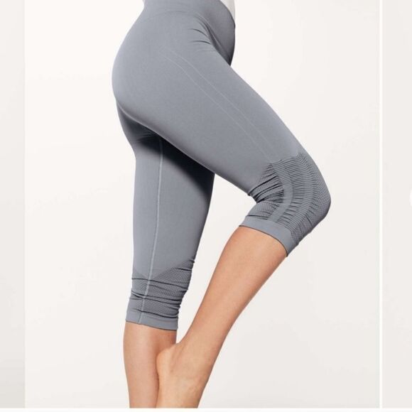 Lululemon Awakening Cropped Pant 17" Like New by Lululemon - Picture 4 of 9